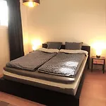 Two Bedroom, Free Parking, Quiet Area *