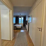 Διαμέρισμα Two Bedroom, Free Parking, Quiet Area *