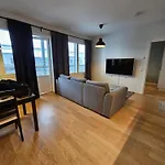 Two Bedroom, Free Parking, Quiet Area *