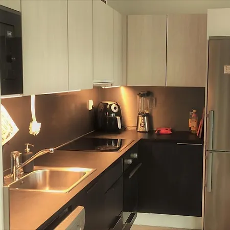 Two Bedroom, Free Parking, Quiet Area Apartman