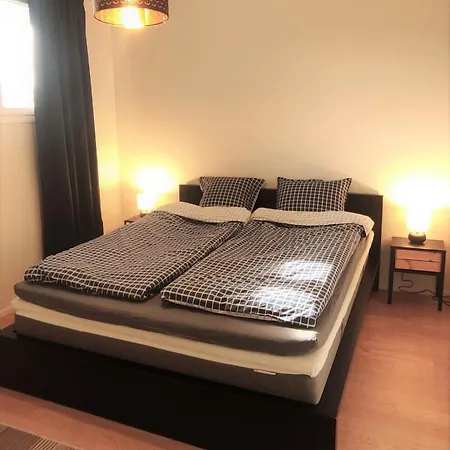 Two Bedroom, Free Parking, Quiet Area *