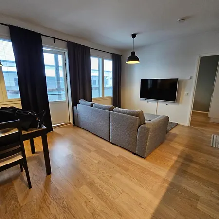 Two Bedroom, Free Parking, Quiet Area *