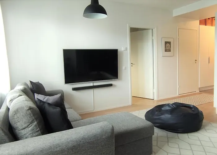 Two Bedroom, Free Parking, Quiet Area *