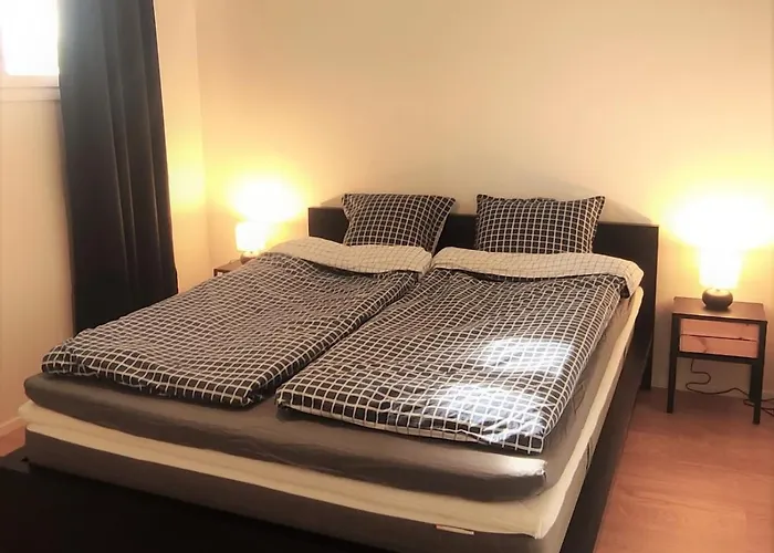 Two Bedroom, Free Parking, Quiet Area *