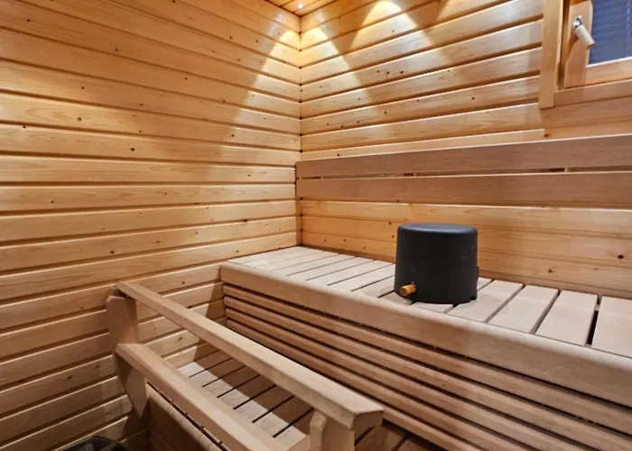 Two Bedroom, Free Parking, Quiet Area Apartment *