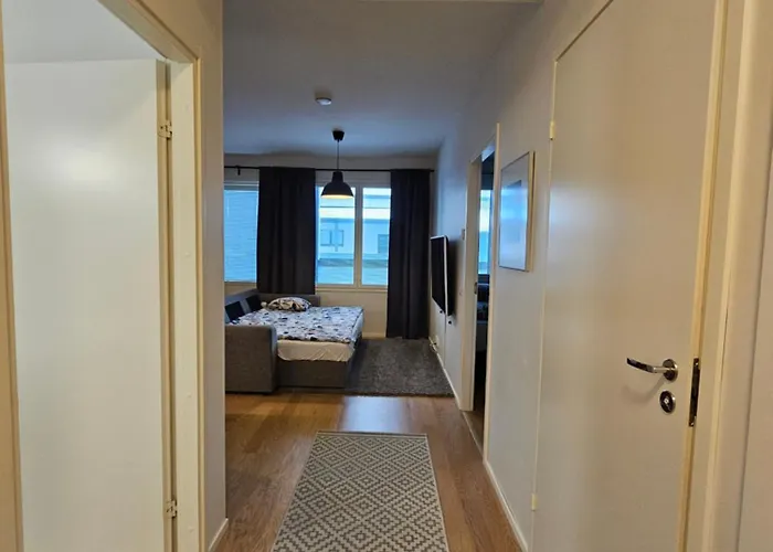 Apartment Two Bedroom, Free Parking, Quiet Area *