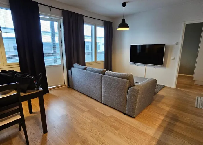 Two Bedroom, Free Parking, Quiet Area *